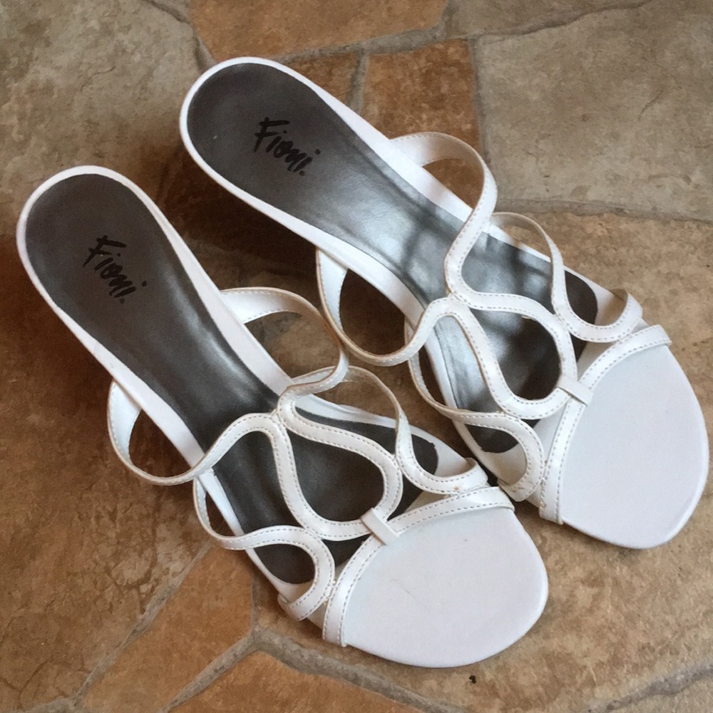 White kitten Fioni heels size 10. Smoke free home